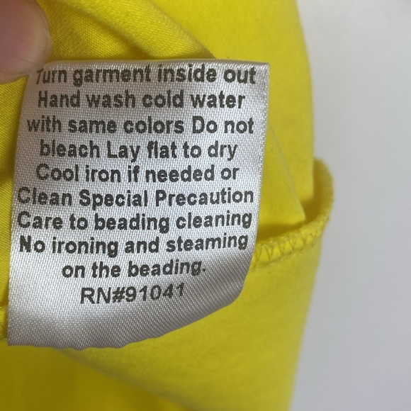 AZI Women's Yellow Top Flower Beaded Embroidered Design Short Sleeve Size L NEW - Picture 8 of 11